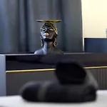 Noir Living 2 Bedroom Appartement