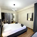Noir Living 2 Bedroom Appartement *