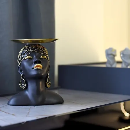 Noir Living 2 Bedroom Apartment *