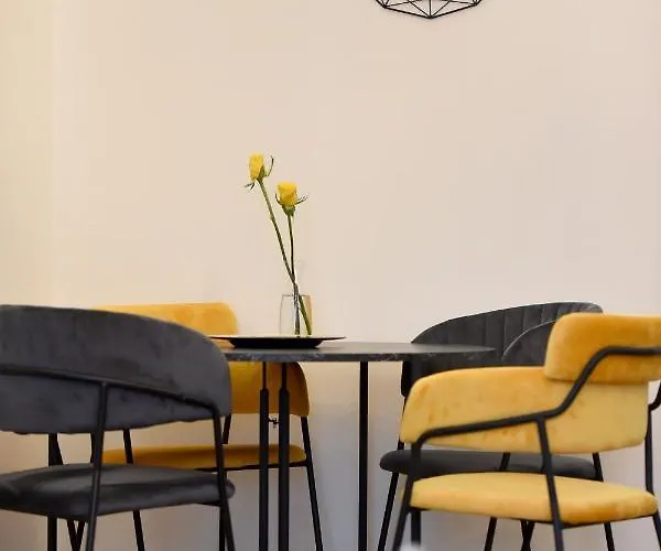 Noir Living 2 Bedroom Тирана