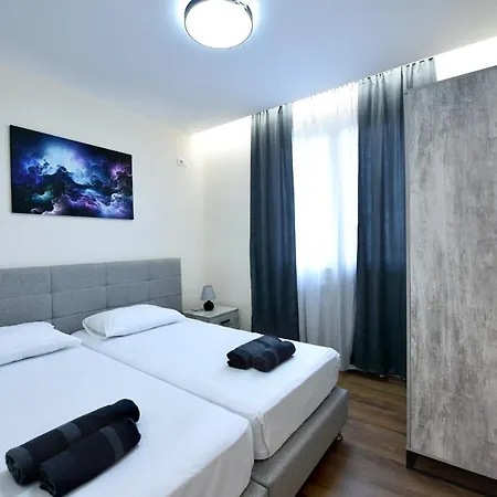 아파트 Noir Living 2 Bedroom 티라나