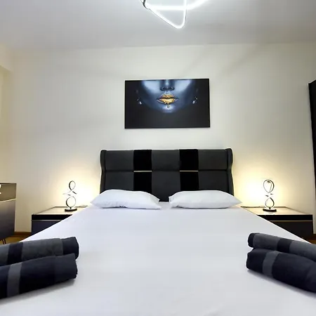 Noir Living 2 Bedroom טיראנה