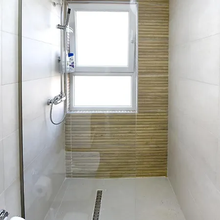 Noir Living 2 Bedroom טיראנה