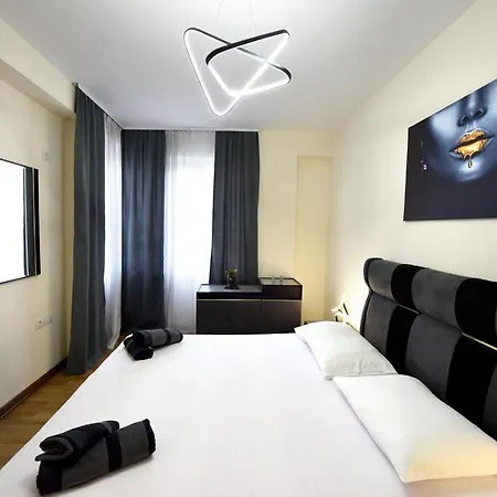 דירה Noir Living 2 Bedroom טיראנה