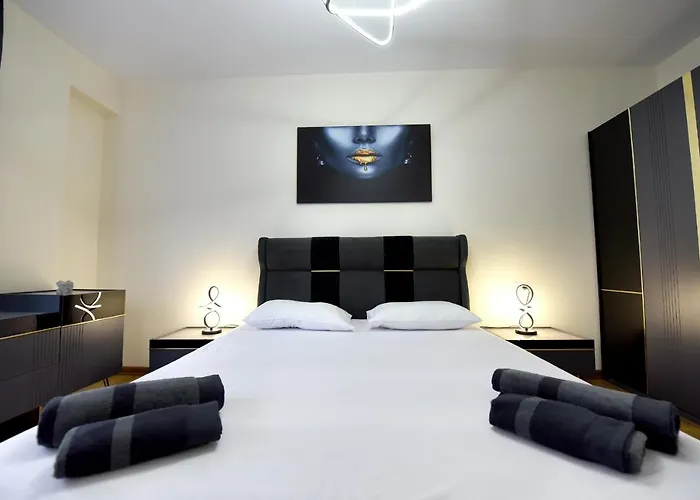 Noir Living 2 Bedroom ティラナ